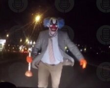 Питерский клоун устроил облаву на водителей (фото)