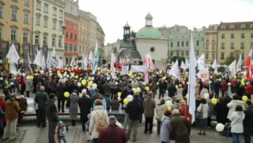161009130552_krakow_antiabortion_rally_01_640x360_bbc_nocredit