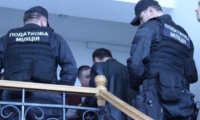 Слежка за банковскими счетами и проверка доходов: что уготовили украинцам в налоговой