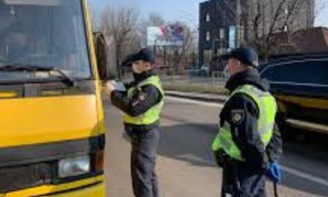 У Дніпрі копи і журналісти взялися за перевірку маршруток: "карантинний рейд"