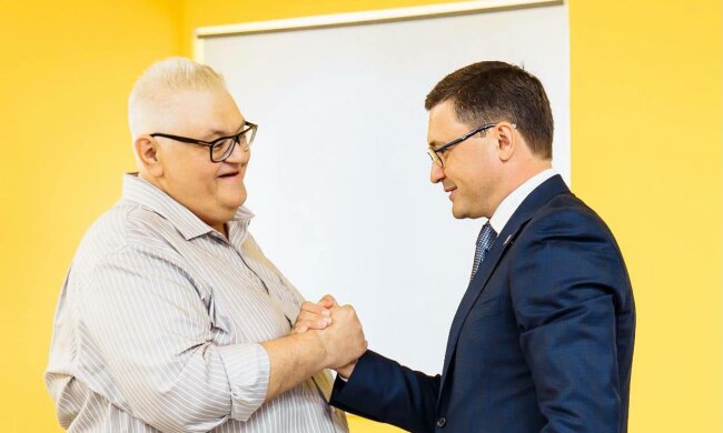 Сивохо в Маріуполі представив проект гуманітарної стратегії возз'єднання України: "Для всієї країни, не тільки для Донбасу!"