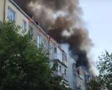 Пожар охватил многоэтажный дом в Одессе, есть жертвы: кадры трагедии