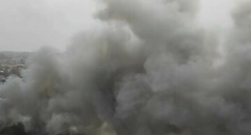 Спасатели пять часов тушили пожар на Харьковщине, известно о жертвах: кадры с места