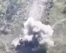 Захватчики резко бросились прочь: на видео показали, как ВСУ отбили танковую атаку врага