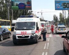 В Одессе автомобиль снес мужчину на "зебре": кадры роковой аварии
