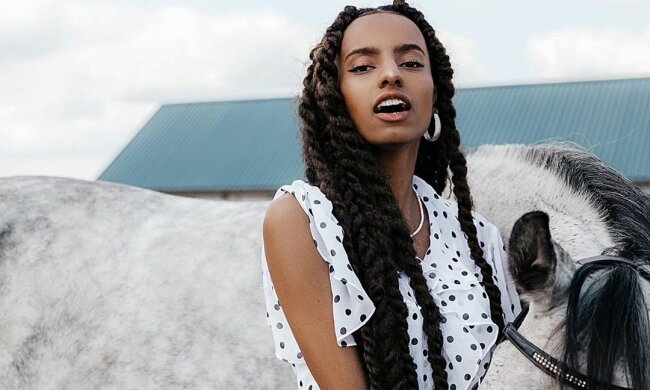 Еліна Мбані