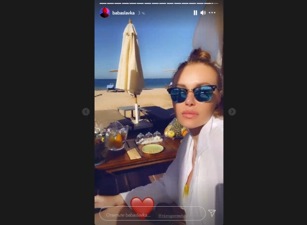Жаркая Каминская из "НеАнгелов" впечатлила формами в купальнике, скрывшись на далеком курорте: "Спряталась от..."