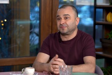 Віктор Павлік показав, в яких умовах живе його 81-річна мама, яка "мало їсть": "Іноді я заїжджаю..."