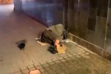 Безхатьки захопили Майдан Незалежності, кияни благають навести лад: на допомогу прийшли депутати