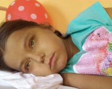 "Дуже страшно хоронити свою дитину": маленька Юля згасає на очах, небайдужих просять про допомогу