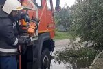 "Будьте обережні!": негода наробила великого лиха і не збирається зупинятись