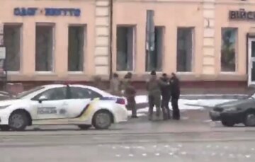 Мобилизация в Украине: сотрудники военкомата гнались за мужчиной в Днепре, видео