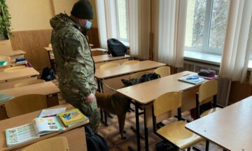 У Харкові погрожують підірвати всі школи, поліція почала перевірку: "130 тисяч дітей..."