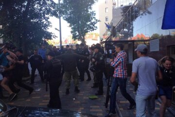 На сепаратистском митинге в Одессе «засекли» преподавателей госвузов (фото)