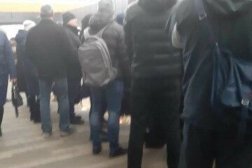 Далі пішки: харків'ян у мороз висадили з громадського транспорту, кадри того, що відбувається