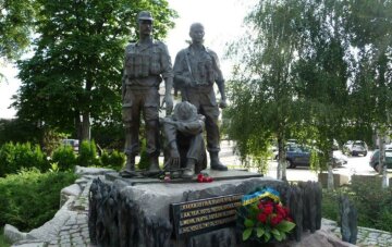"Ганебна сторінка історії": українцям запропонували відмовитися від пам'ятників афганцям