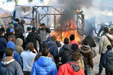 Мигранты в Испании подняли бунт: есть пострадавшие