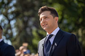 Порошенко випив шампанське із Зеленським, з’явилися історичні кадри: “Ось і зраді кінець”
