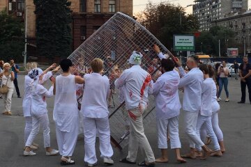 В Днепре креативно поддержали протестующих белорусов: фото яркого перформанса