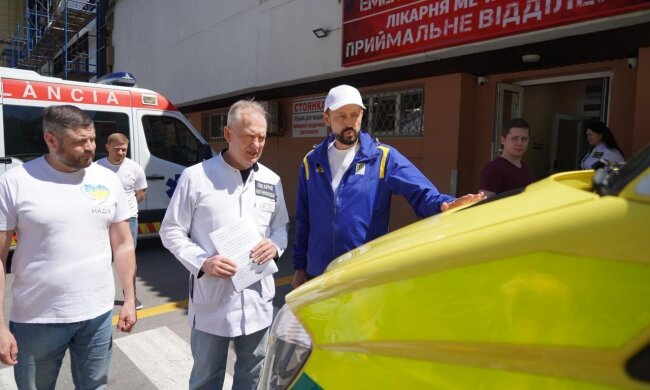 фонд "Надія" та Валерій Дубіль передали авто для порятунку важких пацієнтів