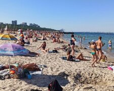 Кишкову інфекцію виявили на пляжах Одеси: як відреагували відпочиваючі, кадри