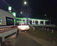 Трагедія трапилася в Києві під час руху: некероване таксі "летіло" 40 метрів, фото і деталі