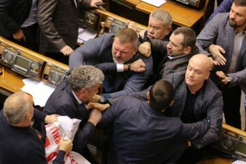 Журналіст розповів, чому українці мають радіти бійкам в Раді
