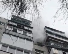 У Броварах вогнем охопило багатоповерхівку: людей масово евакуювали з квартир, відео з місця НП