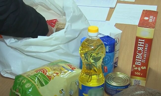 Безкоштовні продукти для ВПО та пенсіонерів у Харкові