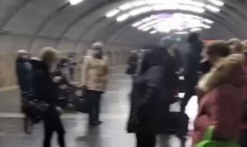 В метро Харькова вспыхнул пожар, все в дыму: "пассажиры выбежали из вагона и..."