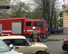 Райвідділ поліції загорівся в центрі Одеси: перші деталі і кадри з місця НП