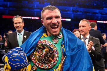 Ломаченко произвел фурор среди болельщиков: как чемпиона встречали дома