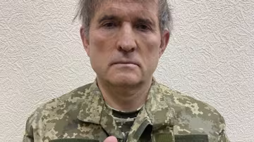 "З ковровою доріжкою не зустрічали": де зараз Медведчук, якого обміняли на захисників "Азовсталі"