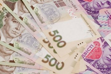 Головне за ніч: податковий удар і скандал із домаганнями глави поліції
