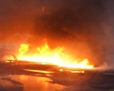 Страшна пожежа спалахнула після нової атаки "шахедів": через чорний дим не видно неба