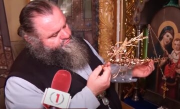 В УПЦ рассказали о чуде в монастыре на Закарапатье: зацвели сухие лилии возле иконы Божьей Матери
