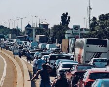 Туристи застрягли в пробках на в'їзді в Одесу, вжито термінових заходів: подробиці