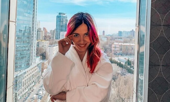 Вагітна MamaRika зворушила ідилією з батьком її майбутньої дитини: "У твоїх обіймах"