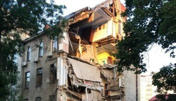 Житловий будинок рухнув в Одесі, рятують людей з-під завалів: «Є загроза нового обвалу», перші фото