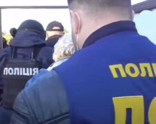 Ударила отца ножом в грудь: семейный конфликт закончился трагедией на Буковине, детали