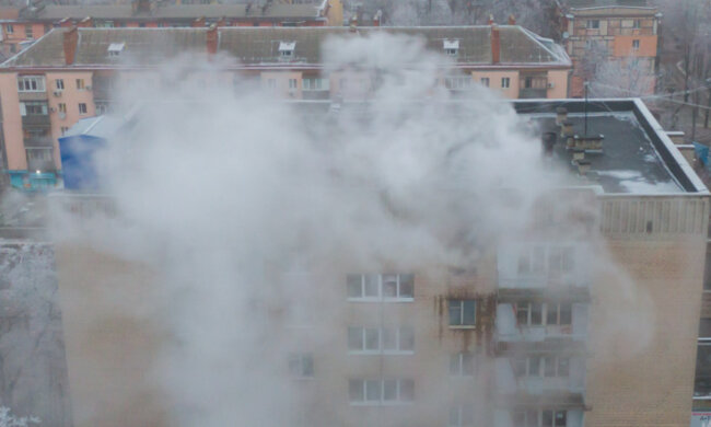 Гуртожиток коледжу палає в Дніпрі, на допомогу кинуто всі сили: перші фото і відео