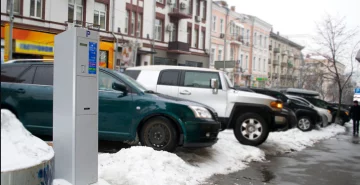 Масове полювання на авто влаштували в Києві, їздити неможливо: кадри свавілля