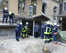 Из-под завалов рухнувшего в центре Киева дома достали тело погибшего (фото)