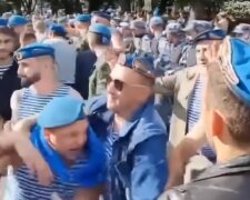 Настоящую бойню устроили в центре Москвы, досталось и силовикам: видео безумия