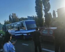 Масштабна аварія з двома автобусами в Одесі: пробка тягнеться 10 кілометрів, перші деталі