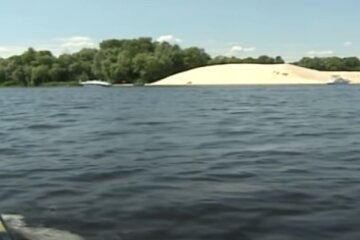 "Умоляли спасти": мужчину в Днепре унесло течением на глазах у отдыхающих, фото