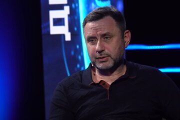 Народ начинает через некоторое время от возбуждения переходить к депрессии, - Олег Хомяк