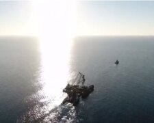 "Скучать не будем": в сети показали, как танкер "Делфи" покинул одесский пляж, видео облетело сеть