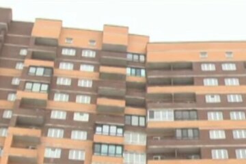 Трагедія в Києві: з балкона 16-го поверху випала дитина, подробиці з місця