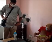 "Лопнуло терпение": в  Одессе горе-мать бросила младенца в общежитии, видео